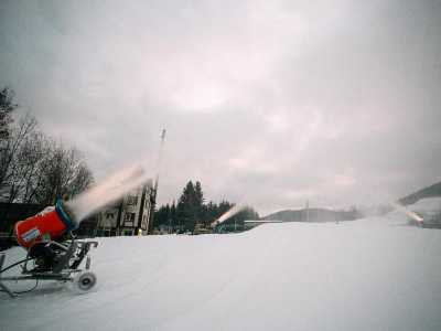 Снег гарантирован с наличием снежных пушек на горнолыжной базы Катерина в Закарпатье