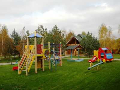 Детская площадка в загородном комплексе «Бреч» в Черниговской области.