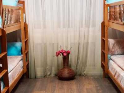 Двухярусные кровати в уютном хостеле для женщин - «Euro Comfort» на левом берегу Киева.