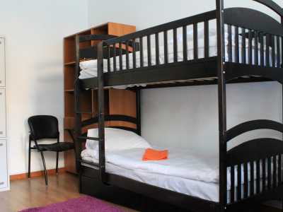 Спальные места на двухъярусных кроватях в комнатах в уютном хостеле AS Hostel Franko, на улице Ивана Франко 25/40