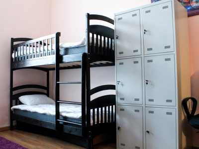 Спальные места на двухъярусных кроватях в комнатах в уютном хостеле AS Hostel Franko, на улице Ивана Франко 25/40