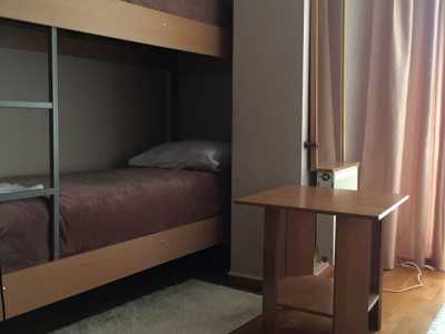 Двухярусные кровати в уютном хостеле «My Home Nivki City Hostel» возле метро Нивки.