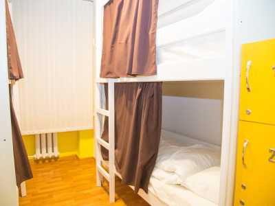 Комната на 8 человек в мини отеле «Sun City Hostel» возле метро Арсенальная.