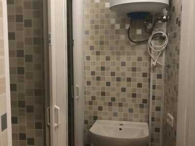 Ванная комната в хостеле «Белый» на улице Десятинная, 1/3 в Киеве.