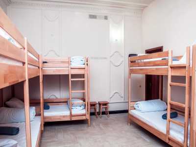 Общая комната на 10 человек в хостеле «Globus Maidan» на улице Михайловская, 16Б в Киеве. 