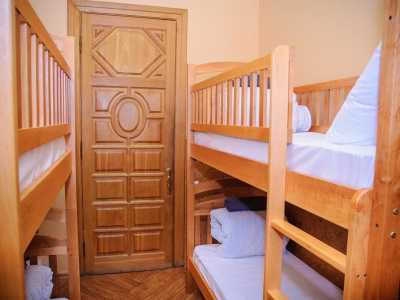 Четырехместные комнаты в хостеле «Golden Globus» в центре Киева