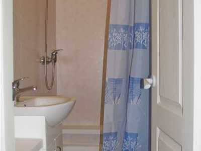 Ванная комнат в хостеле «Делиль» в историческом районе Киева.