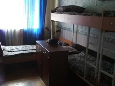 Восьмиместная комната в хостеле «Ева» что расположен на Воздухофлотском проспекте, 21 в Киеве.