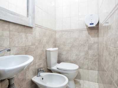 Туалет в хостеле «Pallet» на улице Вячеслава Черновола, 10