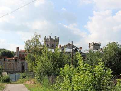 Дворец Терещенко находится всего в двух часах езды от столицы Украины. Проще всего добраться до него по автомобильной дороге Е40 в сторону Житомира, и Р18 до Волицы. 