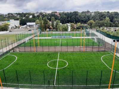 Четыре современных поля для игры в в футбол, регби или другие виды спорта в Киеве