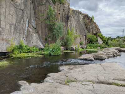 Древние гранитные скалы у реки Рось - скалы Богуслава, Киевская область