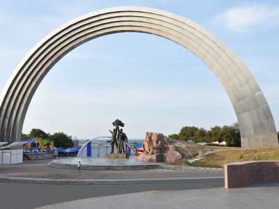 Арка Дружбы народов - памятник архитектуры в сердце Киева.