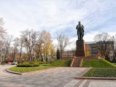 Памятник Тараса Шевченко в парке имени Тараса Шевченко в Киеве.