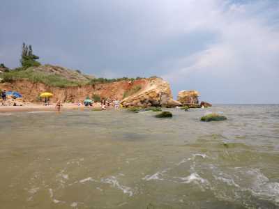 Пляж Фонтанка находится на побережье Черного моря в селе Фонтанка, что по дороге с Одессы в Николаев.