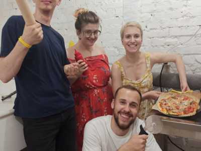 Квест-комната "Pizza Quest" подойдет для проведения необычного свидания или корпоратива, семейного отдыха, или просто игры с друзьями.