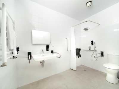 Инклюзивная ванная комната в Stalker Chornobyl Hotel & Hostel
