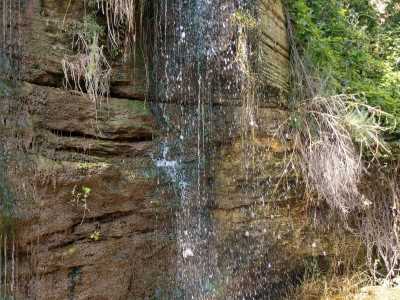 Водопад в селе Фонтанка - необычное место, созданное самой природой. Интенсивность водопада стабильна на протяжении круглого года. К нему устремляются туристы с целью организации пикника, пляжного отдыха, совершения памятных фото. 