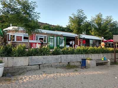 Кафе и закусочные на пляже в селе Крыжановка