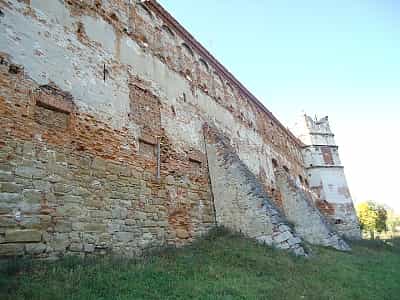 Старосельский замок - самый большой замок во Львовской области