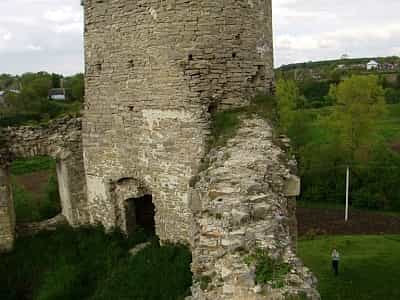 Руины Сидоровского замка в селе Сидоров Тернопольской области