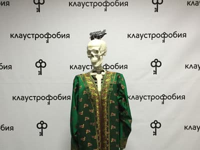 Квест пространство "Клаустрофобия" в Киеве на Саксаганского. Скелет в помещении