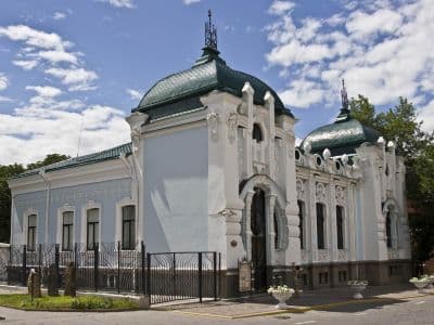 Дом Барского - одно из старейших зданий центральной Украины. Сейчас здесь располагается Кропивницкий (Кировоградский) областной краеведческий музей.