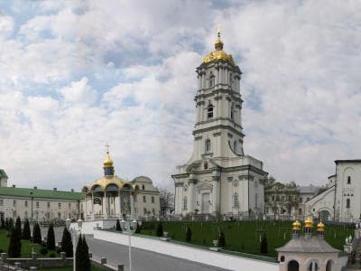 Исторический объект, представляющий собою не только архитектурную ценность, но и являющийся местом паломничества огромного количества прихожан. Фактически Лавра является доказательством наличия православной веры на западе Украины.