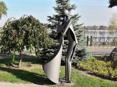 Небольшой парк «Сад камней на Оболони» в Киеве. Отзывы посетителей.