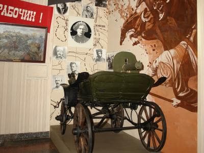 Обязательно стоит побывать на экспозиции, посвященной периоду гражданской войны и деятельности Нестора Махно в Гуляйпольском краеведческом музее