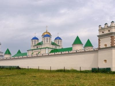 Свято-Троицкий монастырь в Межиричах на Волыни.