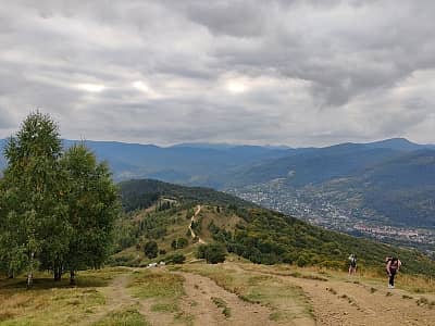 Вид с вершины горы Маковица возле Яремчи.