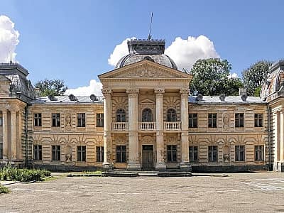 Дворец графа Бадени в поселке Коропец Тернопольской области